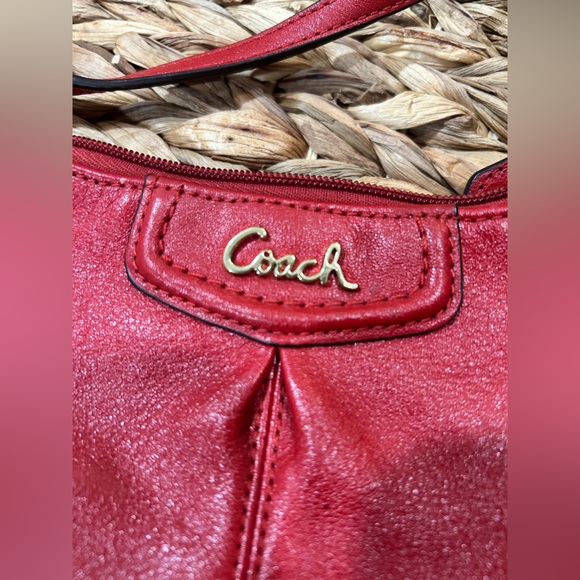 ON HOLD FOR CRYSTAL✨Coach Ashley Leather Cherry Red Swingpack Crossbody EUC - Picture 2 of 13